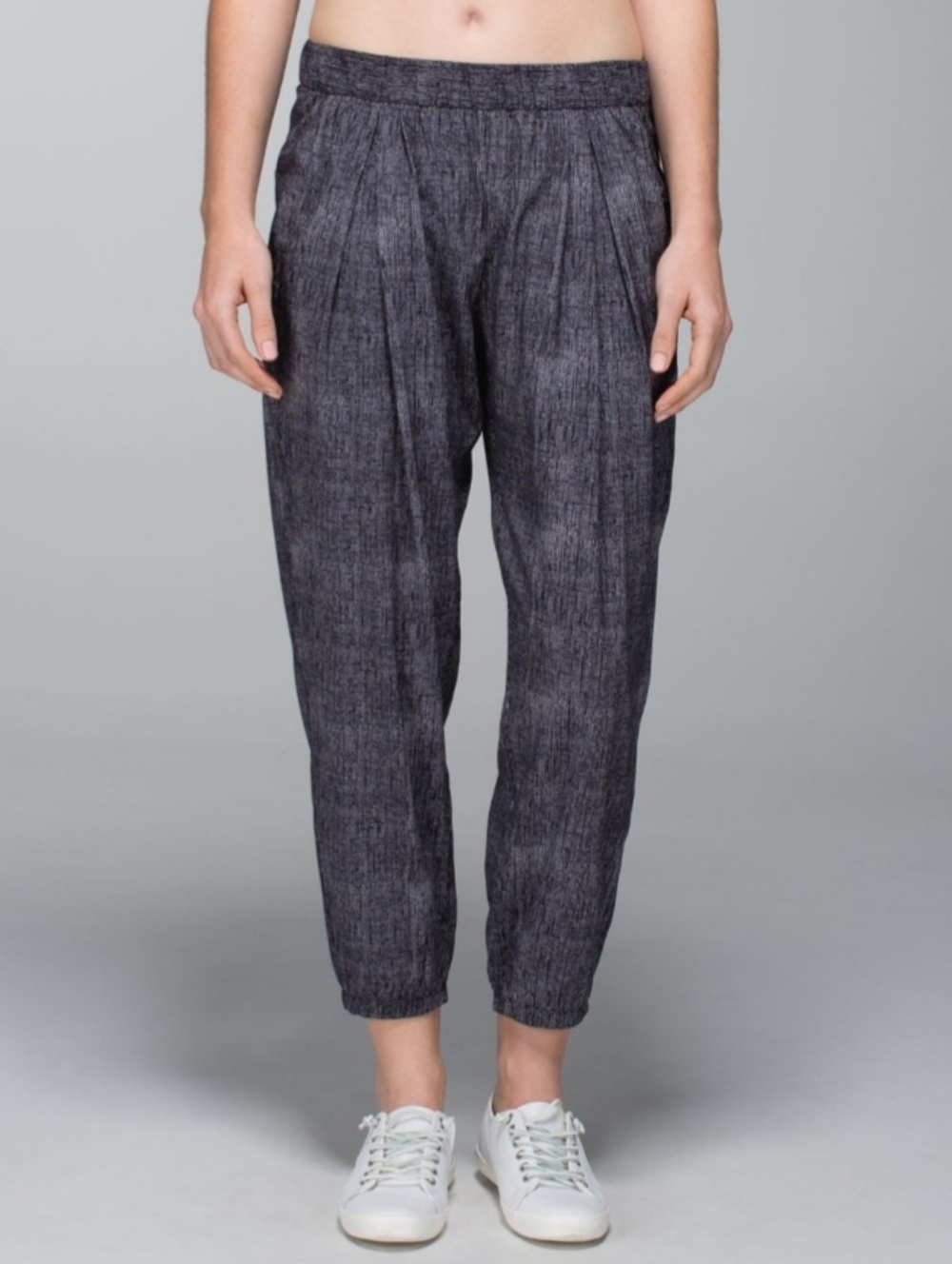 Women Lululemon 7/8 Light Weight Joggers Rollin With My Omies Burlap Dune Black